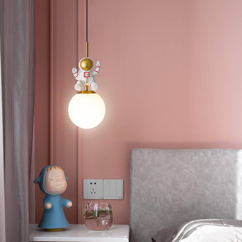Norvo | Moderne Nordic Barne Orb Astronaut Jern Harpiks 1-Lys Pendellampe for Soverommet