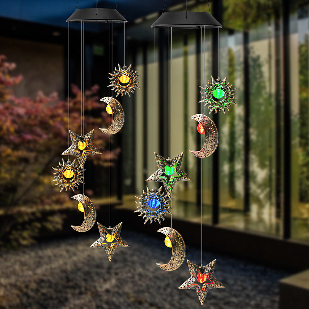 Norvo | Moderne Boho Sol Vanntett ABS Metall Måne Sol Stjerne Dekorasjon Vindklokke Hengende LED Utebelysning Landskapsbelysning for Utendørs Terrasse