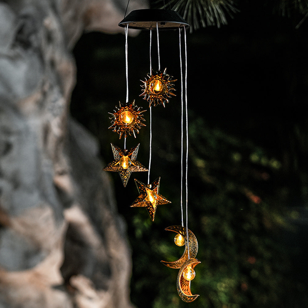 Norvo | Moderne Boho Sol Vanntett ABS Metall Måne Sol Stjerne Dekorasjon Vindklokke Hengende LED Utebelysning Landskapsbelysning for Utendørs Terrasse