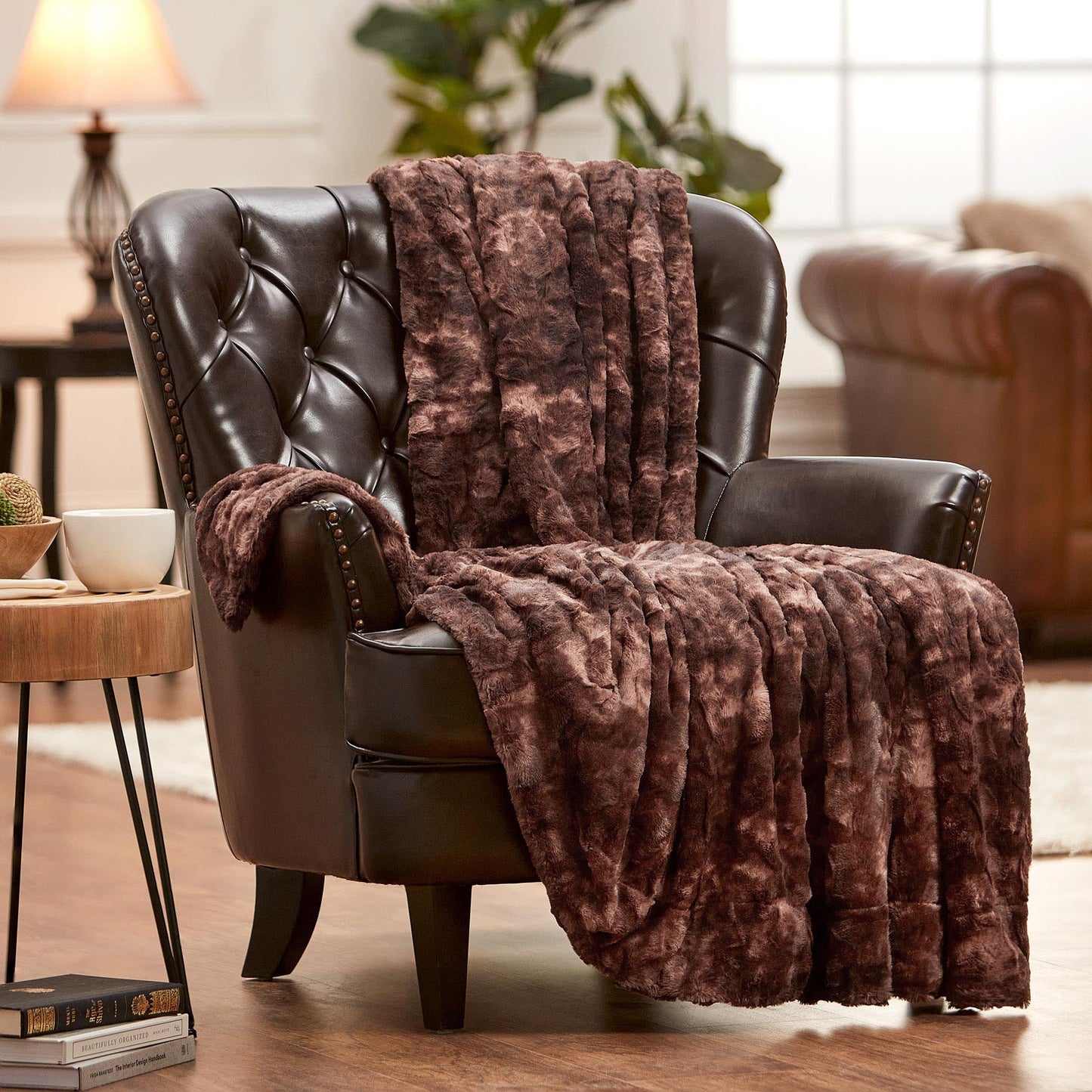 Norvo | Dobbeltsidig oversized ulv faux fur kastepledd
