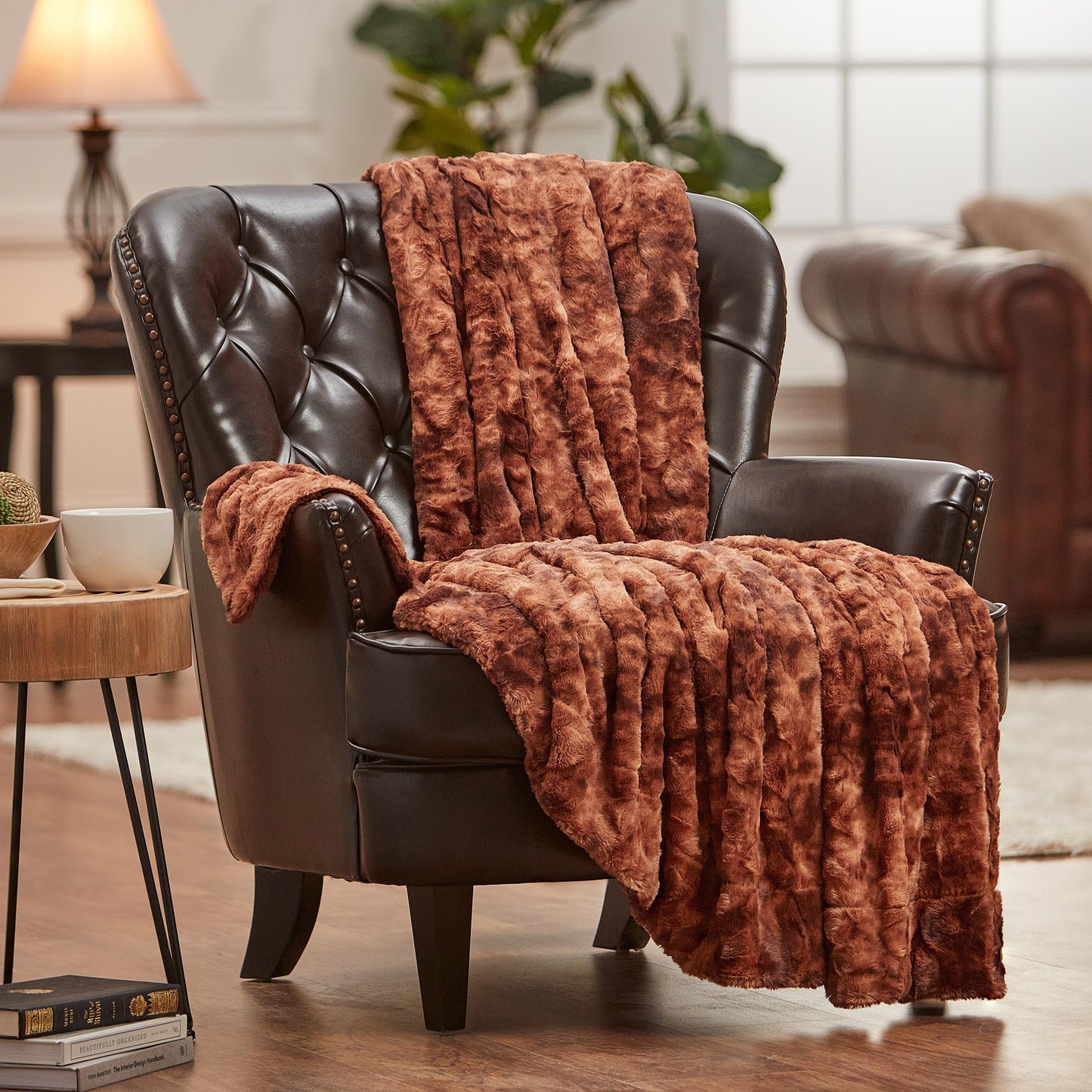 Norvo | Dobbeltsidig oversized ulv faux fur kastepledd