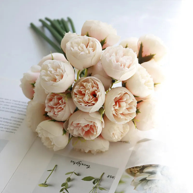 Blomsterbukett med 20 kunstige roser og pioner