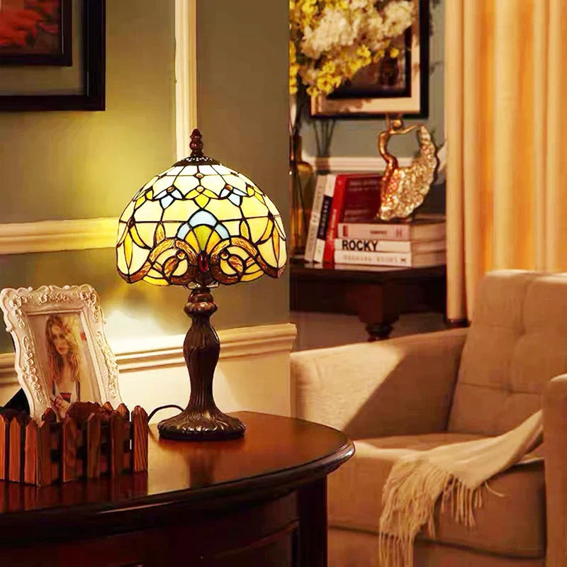 Norvo Tiffany bordlampe - Norvo | Farget glasskjerm | Justerbar base | Art Deco stil | Hjemmekontor & Stue