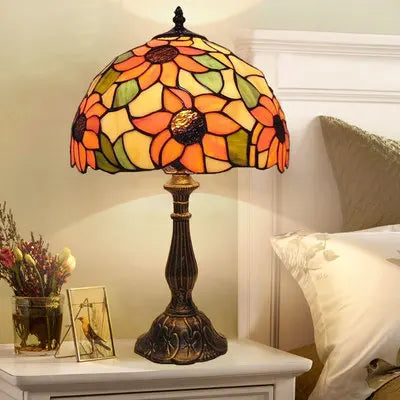 Norvo Tiffany bordlampe - Norvo | Farget glasskjerm | Justerbar base | Art Deco stil | Hjemmekontor & Stue