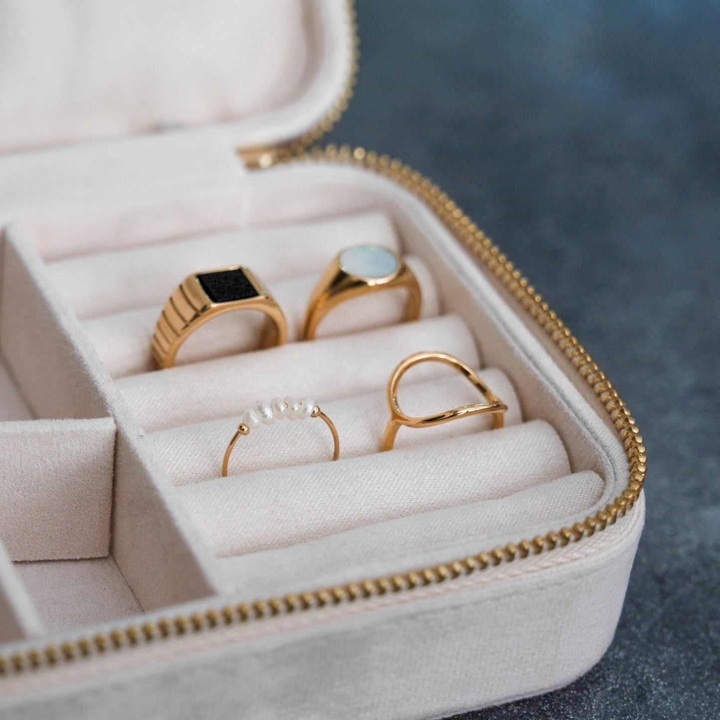 Chic Isolde Mini Pearl Ring - Hev stilen din!
