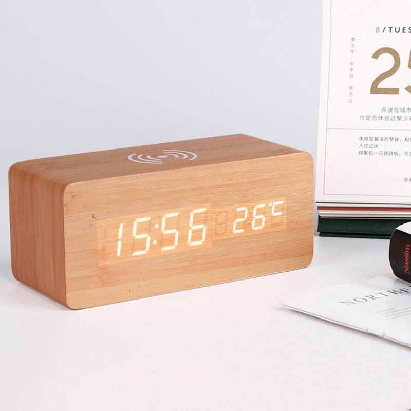 Norvo | Wood Electric Alarm Clock med trådløs ladeplate