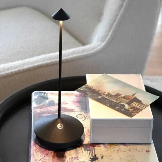 Skanto | LumiZen Minimalist LED Bordlampe | Vanntett og Dimmbar Trådløs Belysning