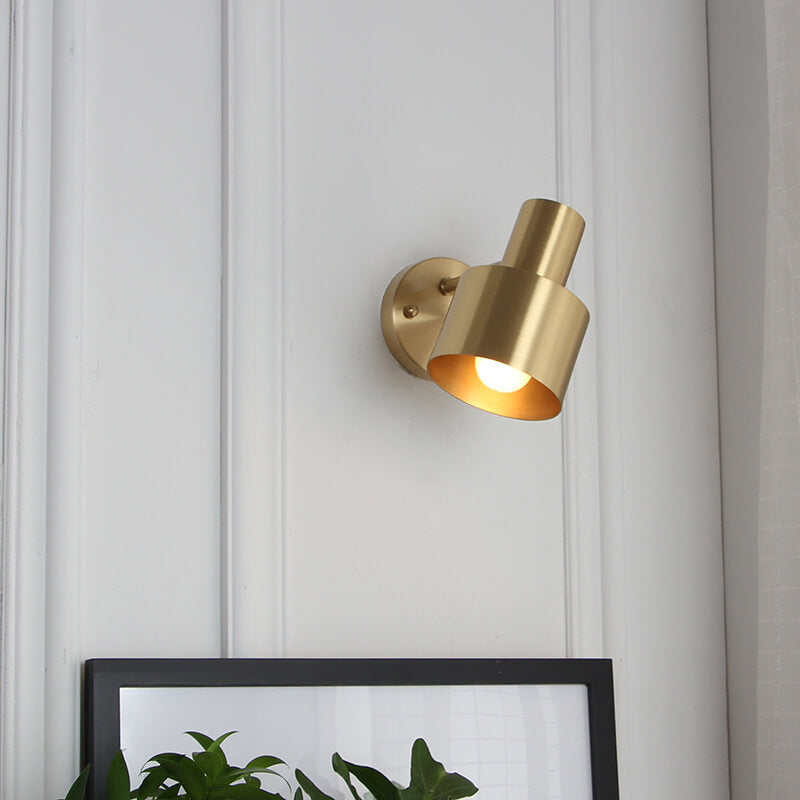 Moderne gullvegglampe – minimalistisk metalldesign for luksuriøse interiør