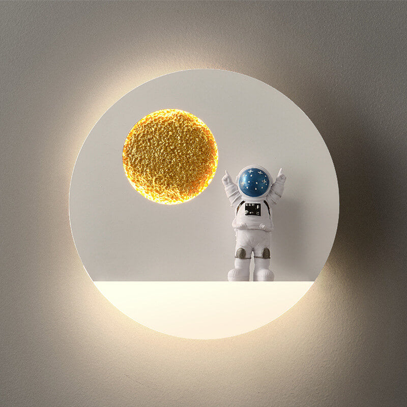 Skanto | Moderne Kreativ Jern Harpiks Rund Astronaut LED Vegglampe for Soverom