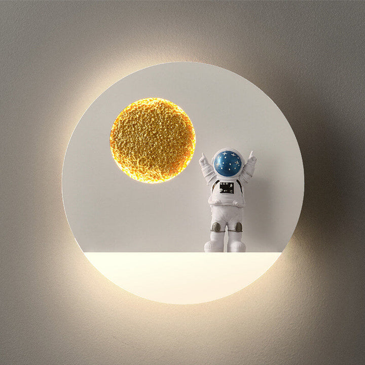 Skanto | Moderne Kreativ Jern Harpiks Rund Astronaut LED Vegglampe for Soverom