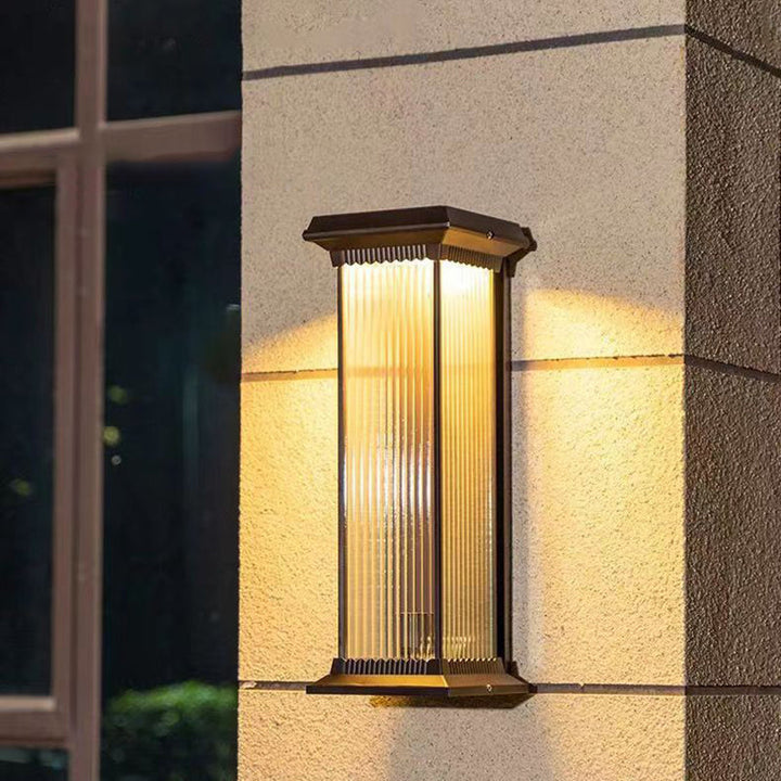 Vanntett rektangulær vegglampe i aluminium og glass med halv lyskilde for utendørs bruk
