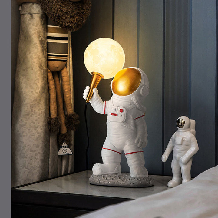 Skanto | CosmoBuddy Astronaut Vegglampe | Kreativ Design | Harpiks & ABS | LED Soveromslampe