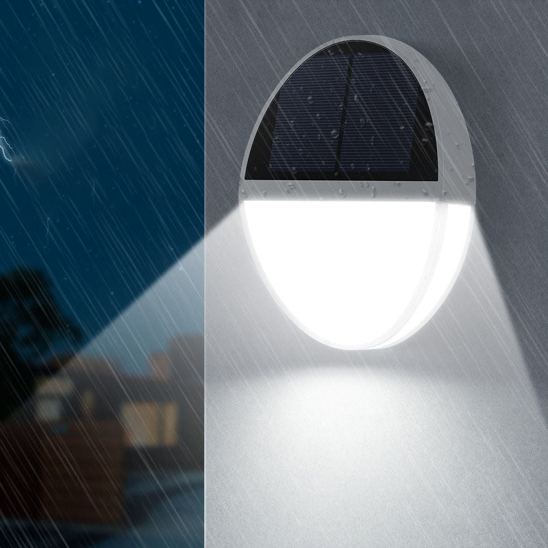 Soldrevet, vanntett, rund, flat LED-vegglampe med radarsensor for utendørs bruk