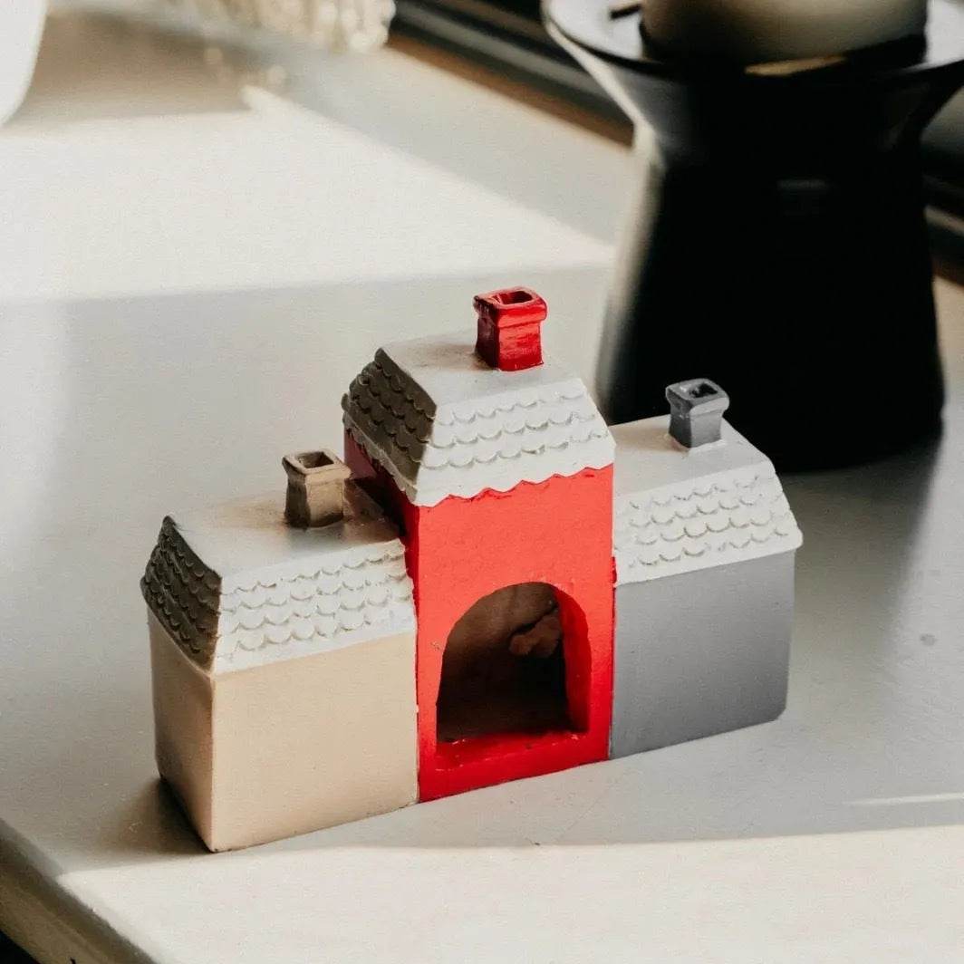 Norvo | Jule små hus dekorasjoner harpiksen vinter røkelse kjegle brenner dekorasjon landskap dekorativ gave