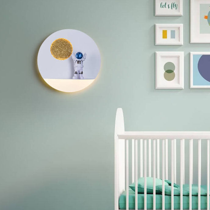 Skanto | Moderne Kreativ Jern Harpiks Rund Astronaut LED Vegglampe for Soverom
