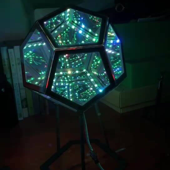 Skanto | Infinity Dodecahedron LED Nattlys Kunst Bordlampe