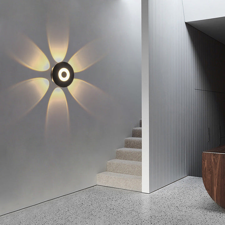 Moderne skandinavisk LED-vegglampe med rund aluminiumsskjerm til terrassen