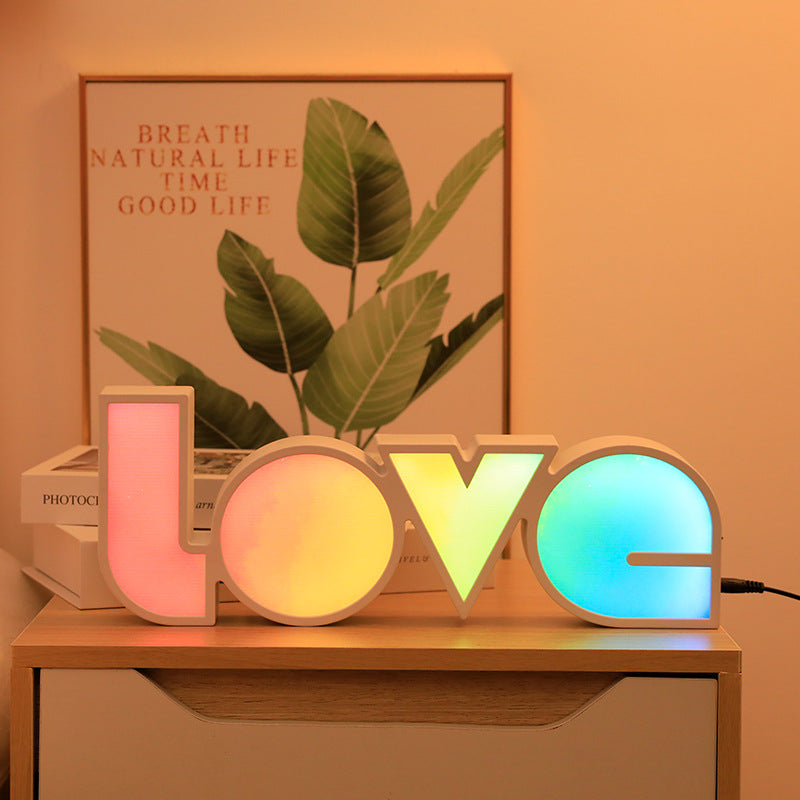 Skanto | Modern Art Deco vanntett PS LOVE bokstaver LED bordlampe for soverommet
