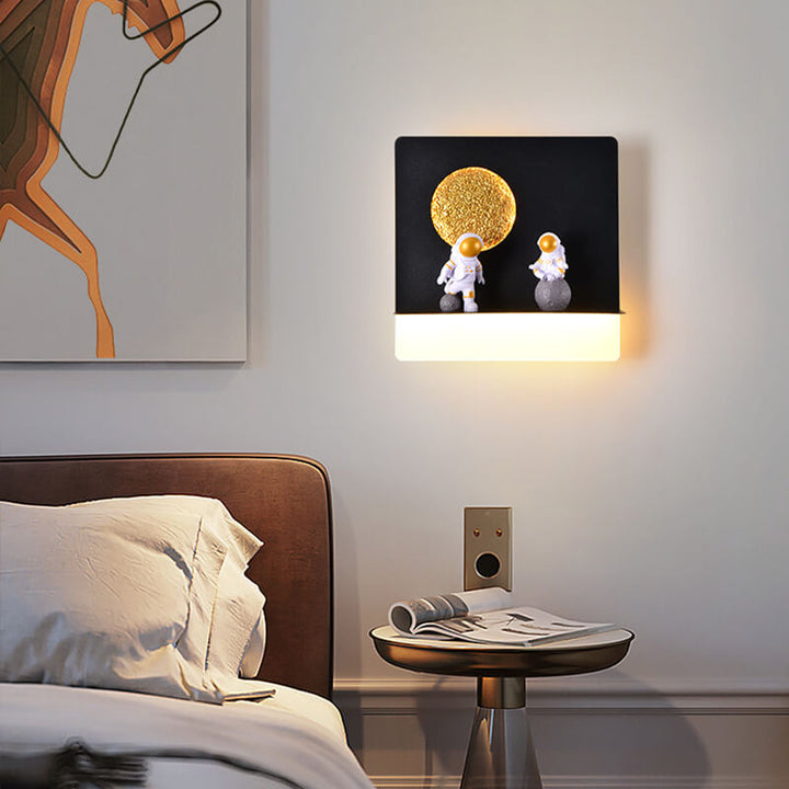 Skanto | Moderne Kreativ Jern Harpiks Rund Astronaut LED Vegglampe for Soverom