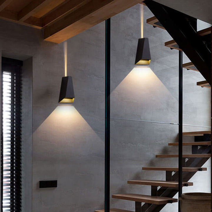 Moderne, kreativ trapesformet LED-utevegglampe med oppover- og nedoverrettet belysning