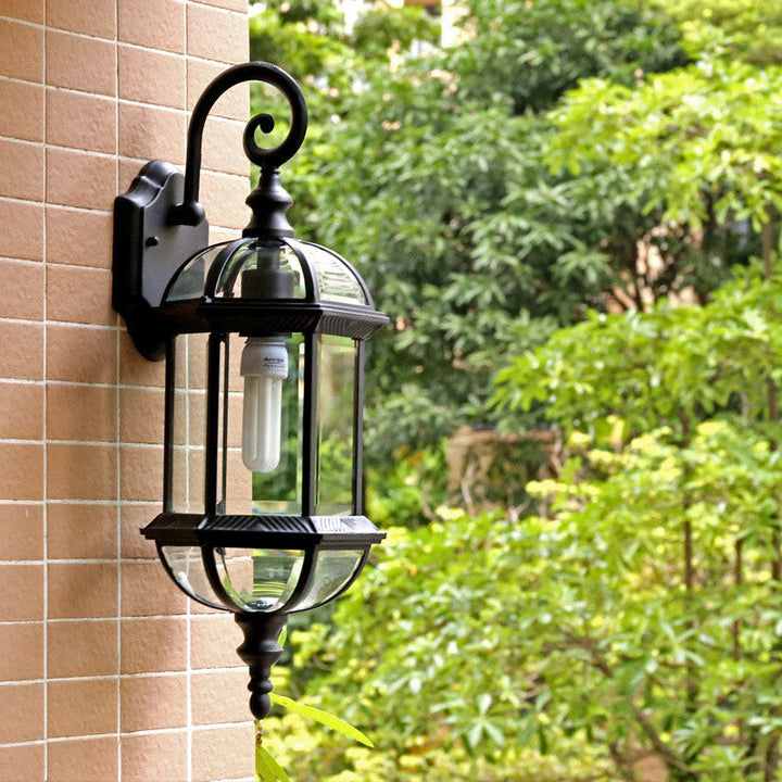 Vanntett, sekskantet vegglampe i aluminium og glass med én utendørslampe