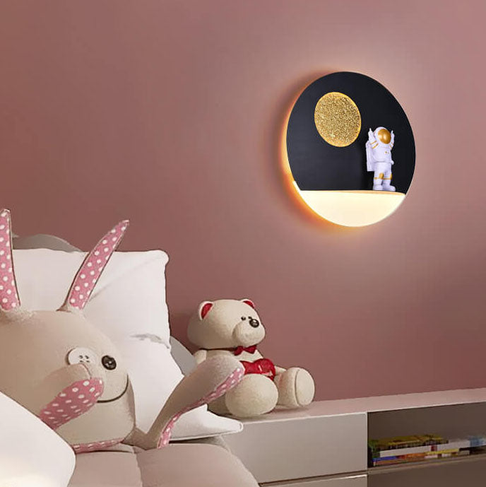 Skanto | Moderne Kreativ Jern Harpiks Rund Astronaut LED Vegglampe for Soverom