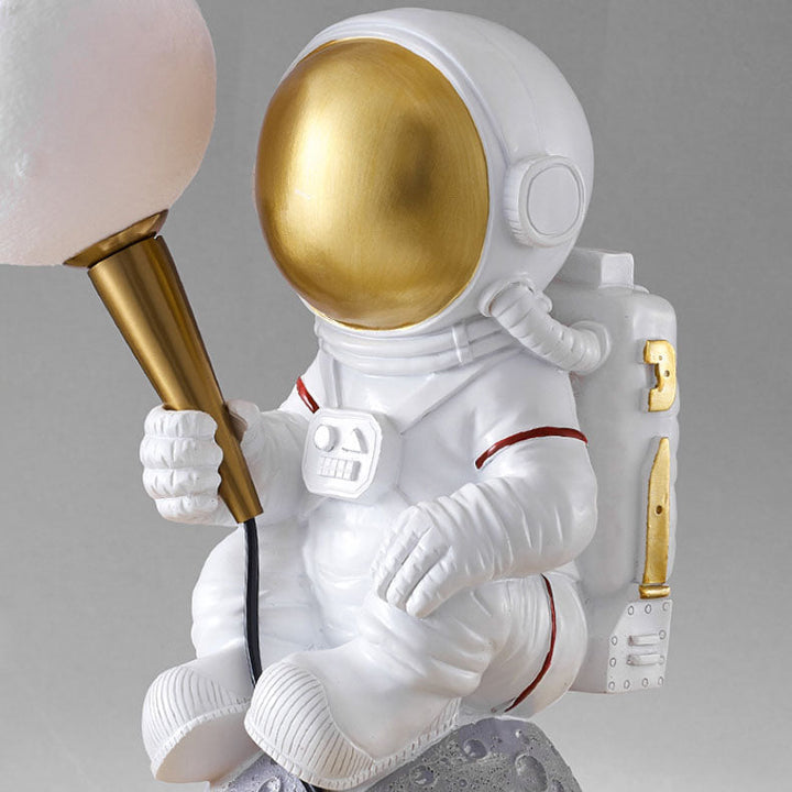 Skanto | CosmoBuddy Astronaut Vegglampe | Kreativ Design | Harpiks & ABS | LED Soveromslampe