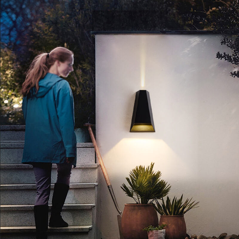 Moderne Kreativ Trapezform Opp og Ned Opplyst LED Utendørs Vegglampe | Skanto