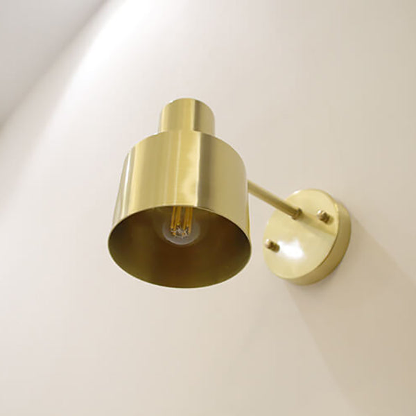 Moderne gullvegglampe – minimalistisk metalldesign for luksuriøse interiør