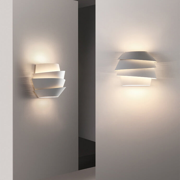 Skanto | Moderne jernvegglampe med dobbelt lys