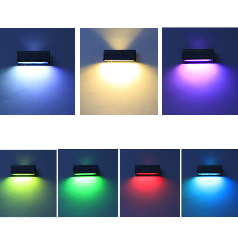 Vanntett, rektangulær LED-vegglampe for utendørs bruk med solenergi, ideell for terrasse og hage.