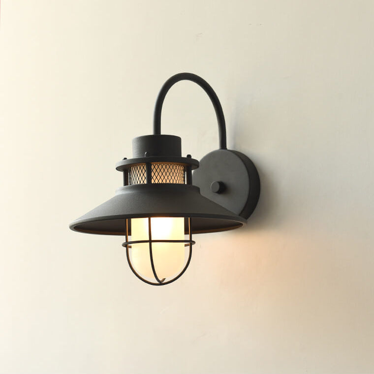 Vanntett utendørs vegglampe med jernhus og én lyskilde
