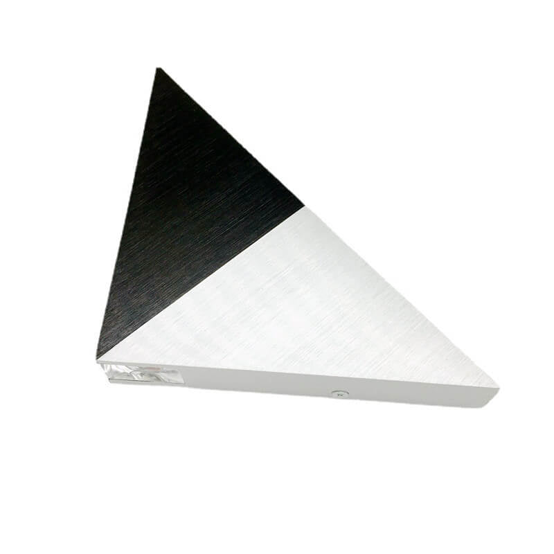 Skanto | TriLumina Prism LED Vegglampe | Kreativ Pyramide Design | Aluminium & Akryl | Fargede Lysalternativer