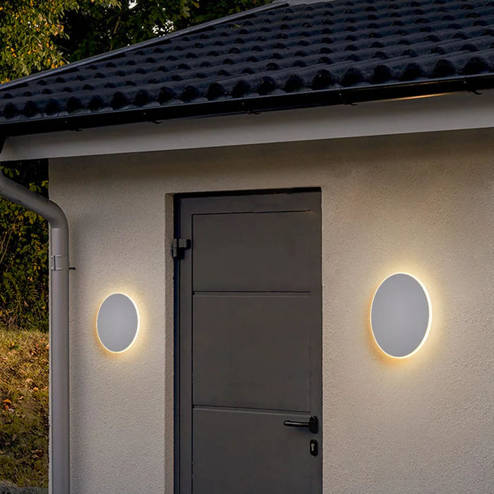 Elegant LED vegglys for utendørs bruk - Minimalistisk rund design | Skanto