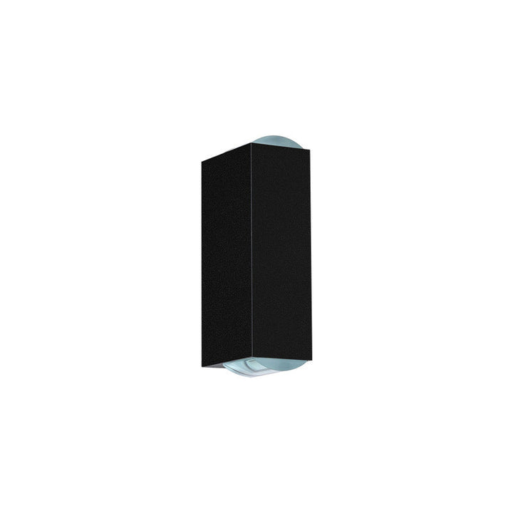 Moderne LED-vegglampe med to lyshoder og aluminiumslinse for utendørs bruk.