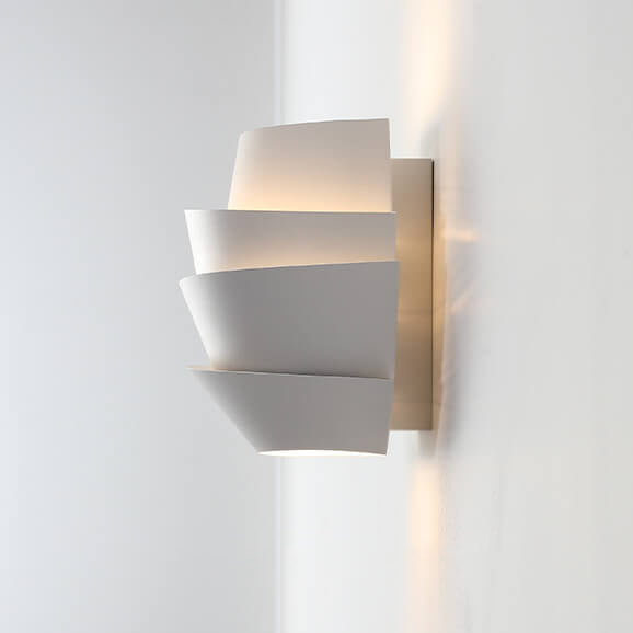 Skanto | Moderne jernvegglampe med dobbelt lys