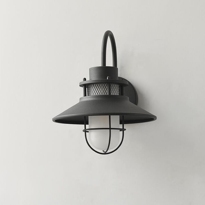 Vanntett utendørs vegglampe med jernhus og én lyskilde