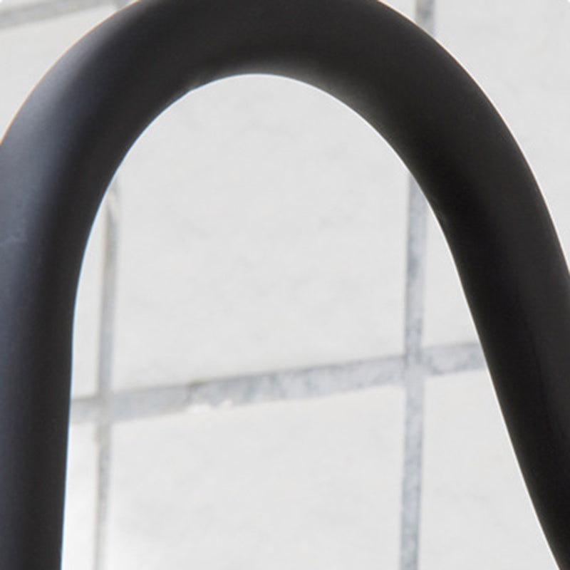 Skanto | Noctura Klassisk Vegglampe | Vintage Design | Jernramme med Rund Glasskjerm | 1-Lys Spisestue Belysning