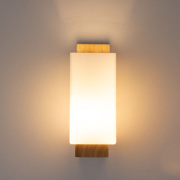 Skanto | Moderne minimalistisk massiv trefirkantet glass søyle 1-lys vegglampe
