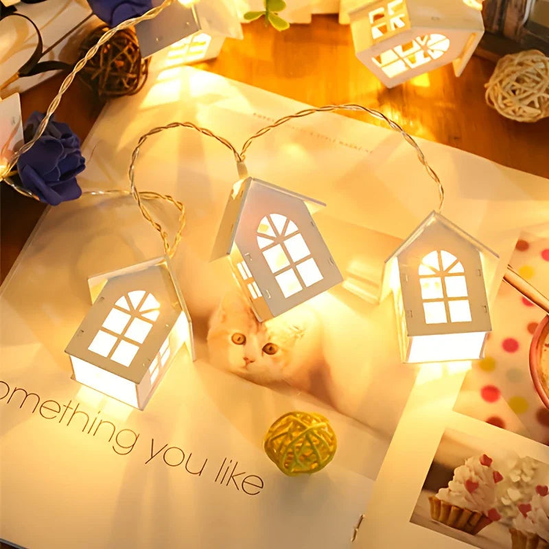 Skanto | LED-eventyrlys med mini hus - Dekorativ julebelysning til innendørs bruk