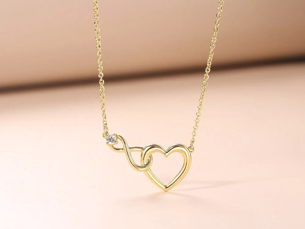 HeartBond Necklace – Tidløst Smykke av Knyttet Kjærlighet Skanto