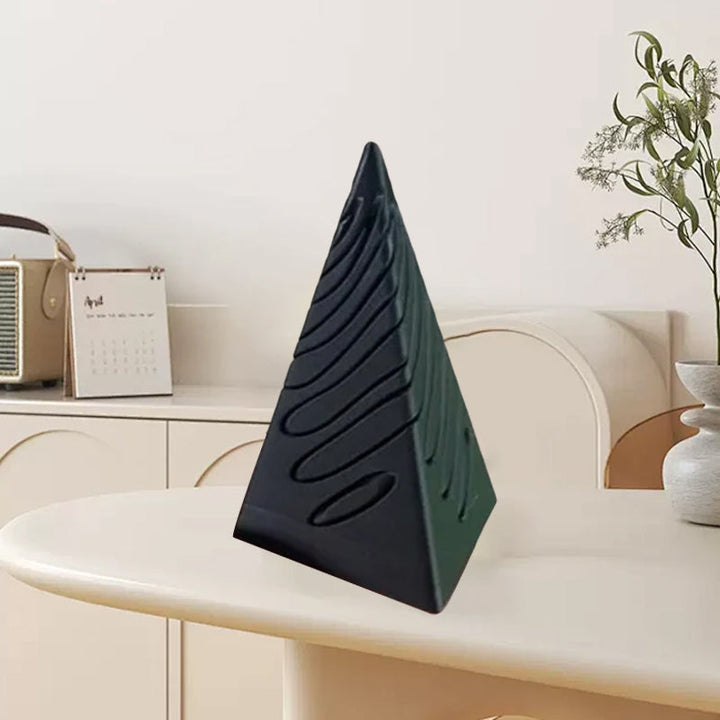 Umulig pyramide passasje skulptur | Skanto