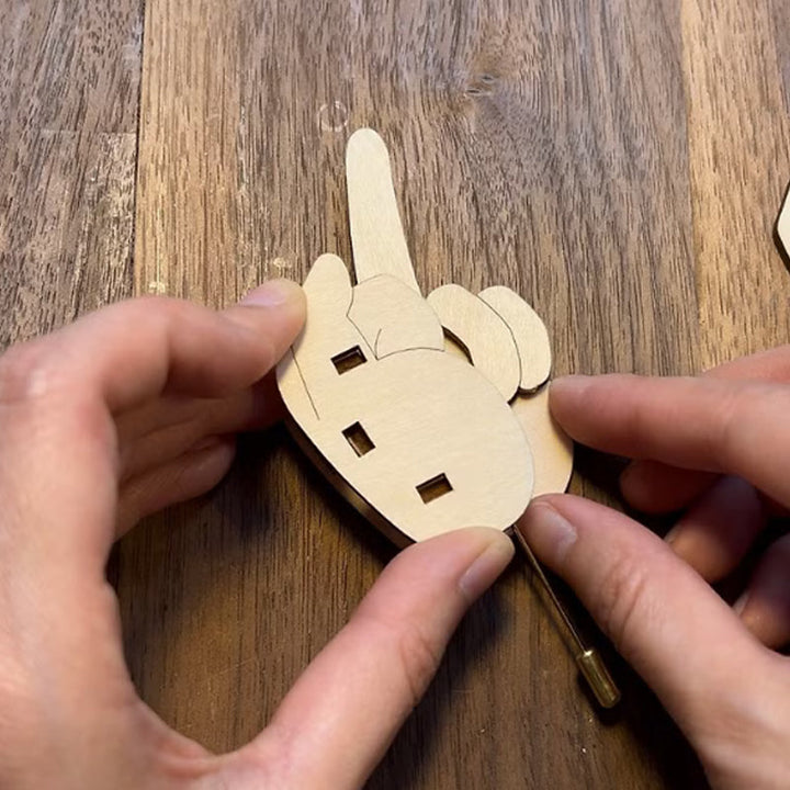 Skanto | Morsom Trefinger Brosje