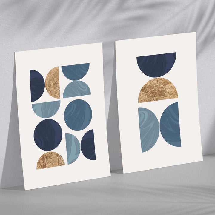 Sett med 2 kunsttrykk i geometrisk mid-century-stil i blått og gull