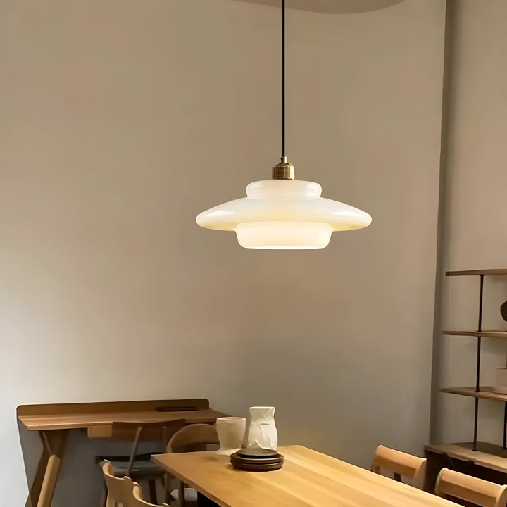 AuraBeam Light – Minimalist elfenbensfarget LED pendellampe laget av glass | Skanto