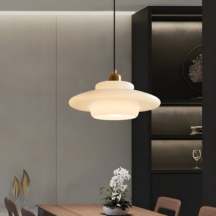 AuraBeam Light – Minimalist elfenbensfarget LED pendellampe laget av glass | Skanto