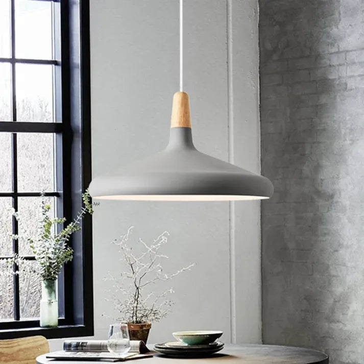 Skanto | Moderne eleganse i form av en stilig konisk pendellampe