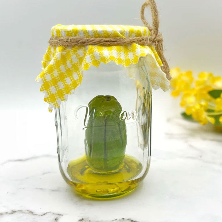 Skanto | Grumpy Pickle in a Jar Skulptur