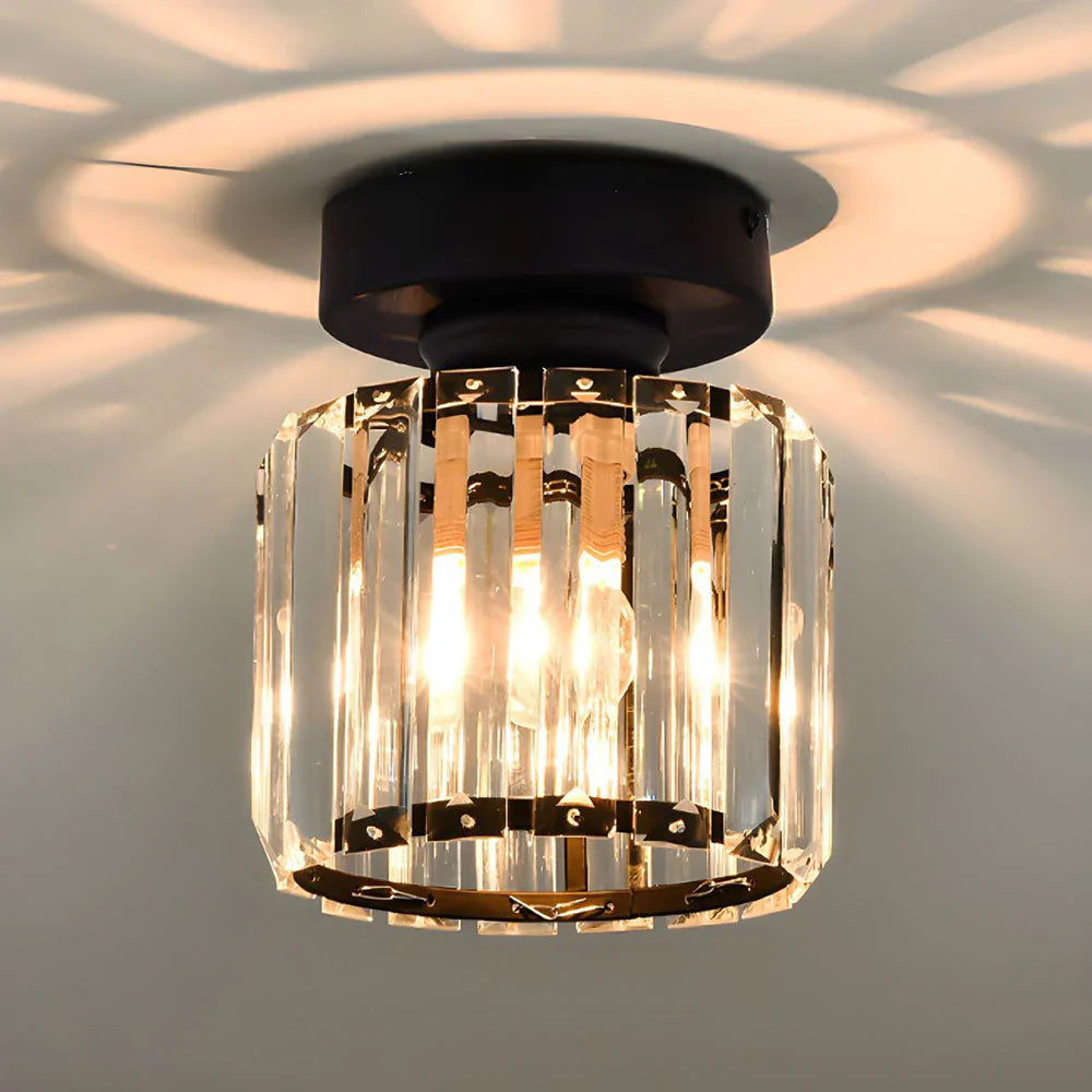 Skanto | Moderne Krystal Taklampe med Gull- og Svart Detaljer – Stilfull Belysning for Hjemmet Ditt