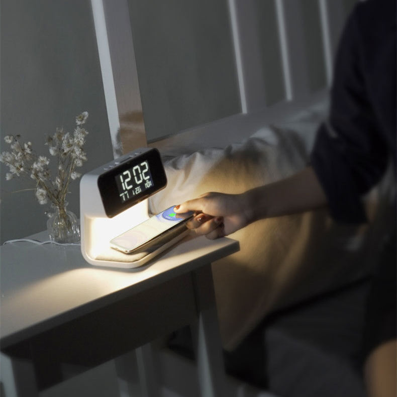 Skanto | 3 i 1 Nattbordlampe med Trådløs Lader LCD Vekkeklokke og Dimmbar LED